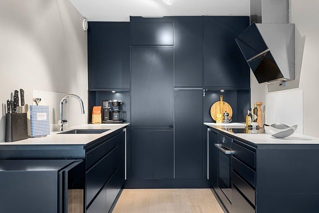 cabinets-painting-640x480-92969275.jpeg
