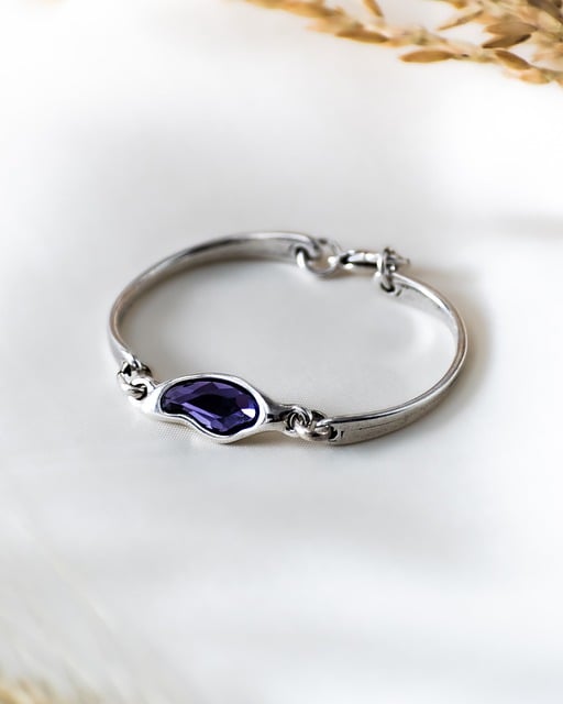 jewelry-640x480-70629399.jpeg