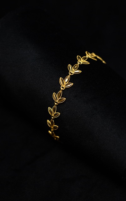 gold-jewelry-640x480-67315617.jpeg