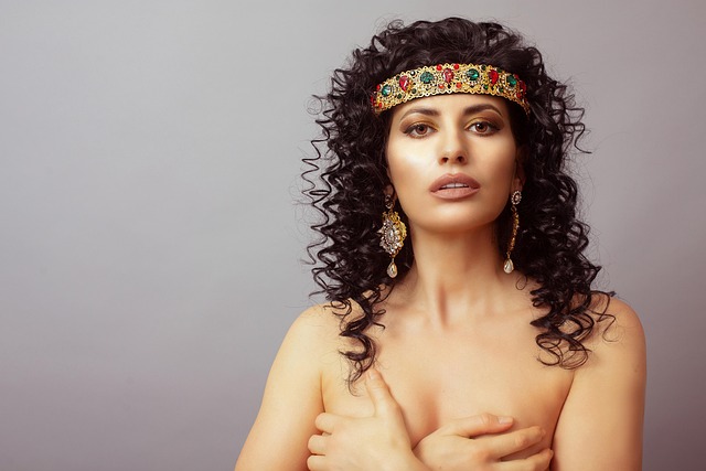 jewelry-640x480-38177159.jpeg