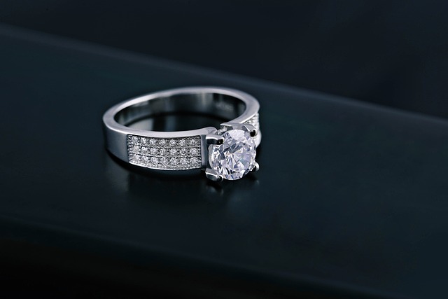 lab-grown-diamond-640x480-7967417.jpeg