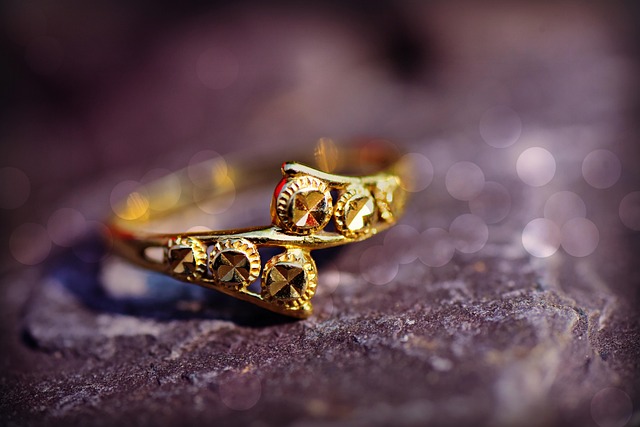 luxury-timepiece-640x480-43564460.jpeg
