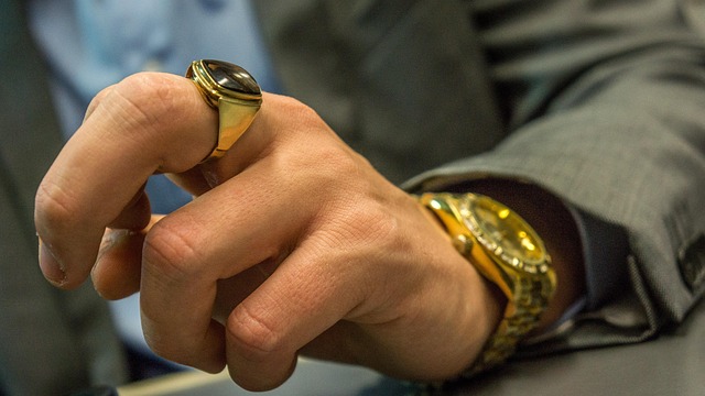 luxury-timepiece-640x480-6678587.jpeg