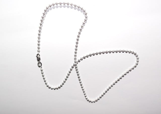 pearl-necklace-640x480-37576075.jpeg