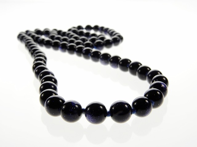 pearl-necklace-640x480-50392319.jpeg