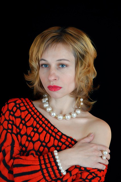 pearl-necklace-640x480-64851902.jpeg