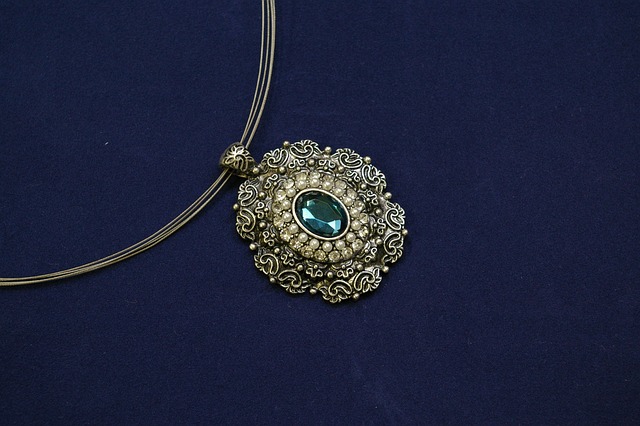 pearl necklace