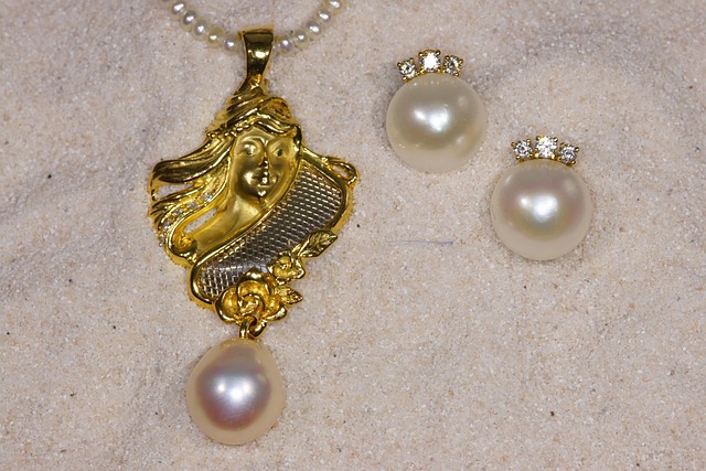 pearl-restringing-640x480-13785523.jpeg