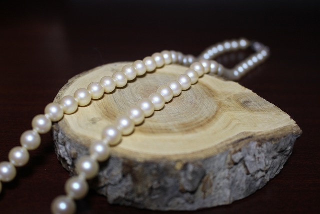 pearl-restringing-640x480-69678248.jpeg