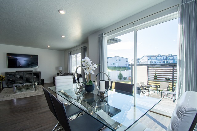 real-estate-agent-near-san-marcos-640x480-92858632.jpeg