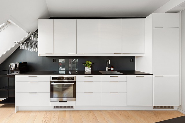 custom-kitchen-cabinets-640x480-73086621.jpeg
