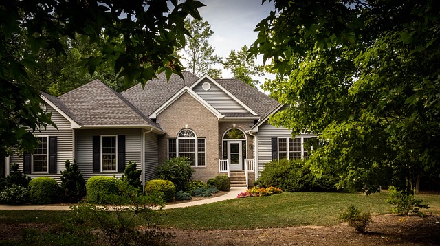 real-estate-agent-near-san-marcos-640x480-35385883.jpeg