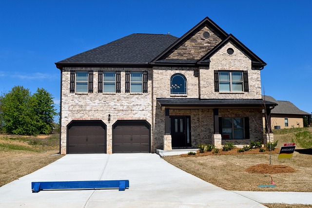 realtor-640x480-56877136.jpeg