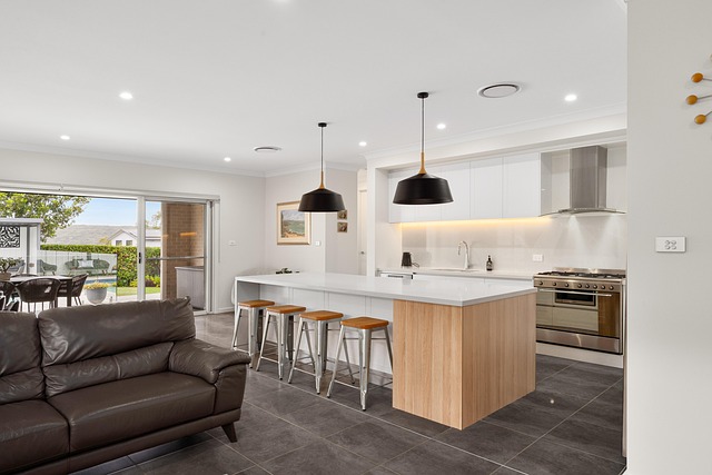 custom-kitchen-cabinets-640x480-78946114.jpeg