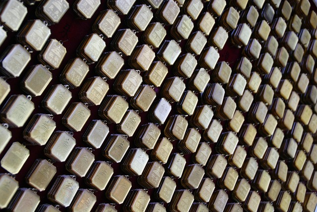 gold-buying-640x480-54269755.jpeg